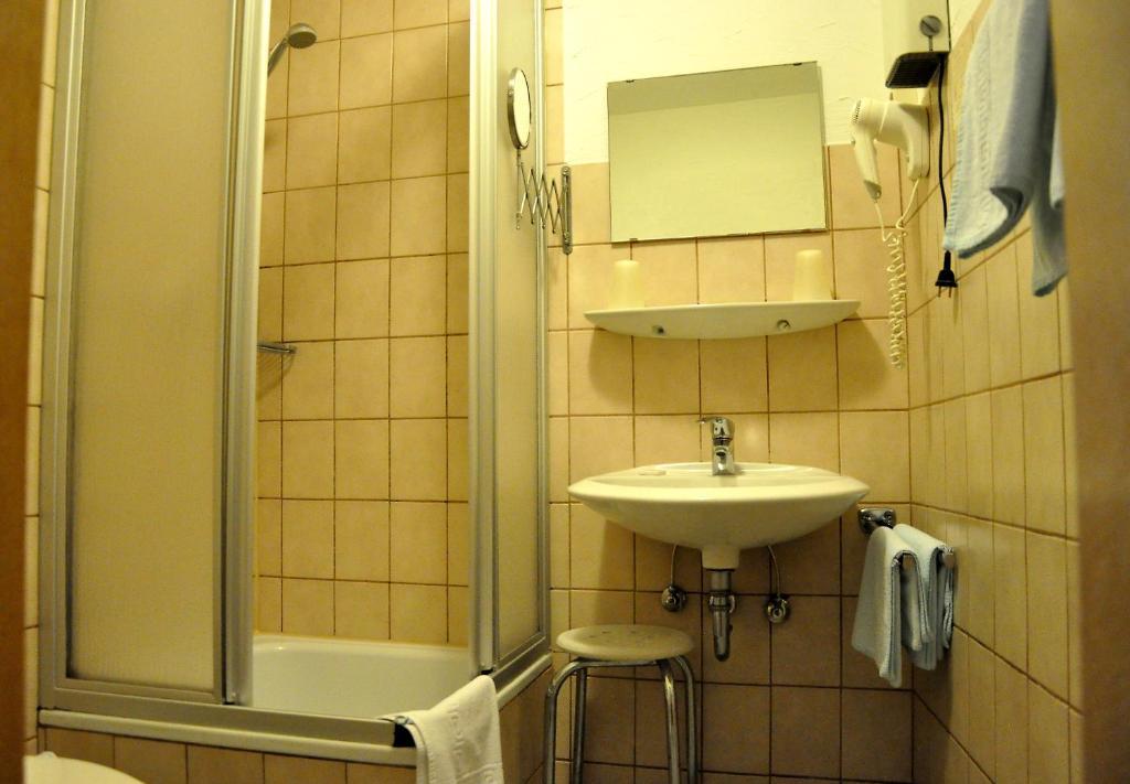 Hotel Rheinstein Рюдесхайм ам Рейн Стая снимка